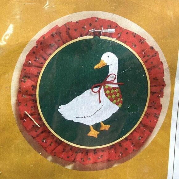Creative Circle Bib & Bows Duck Geese Vtg 80s Embroidery Kit Christmas New 2309 - Picture 5 of 7